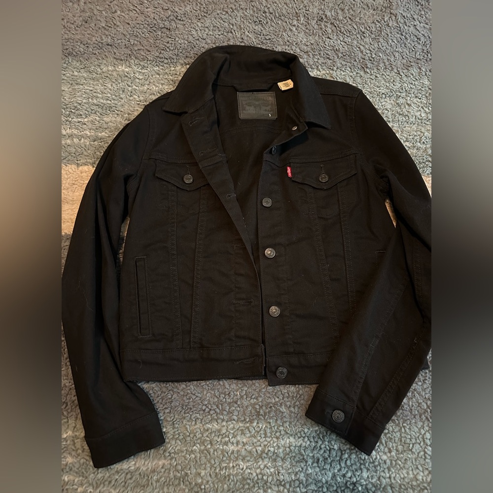 Black Levi’s jean jacket